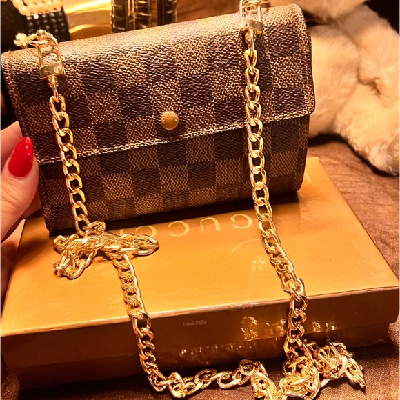 LOUIS VUITTON Authentic Clutch Bifold Wallet Crossbody.